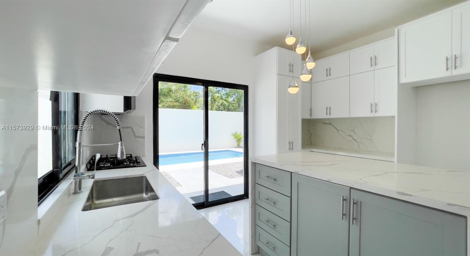 Cozi and Comfortable Single Family Home